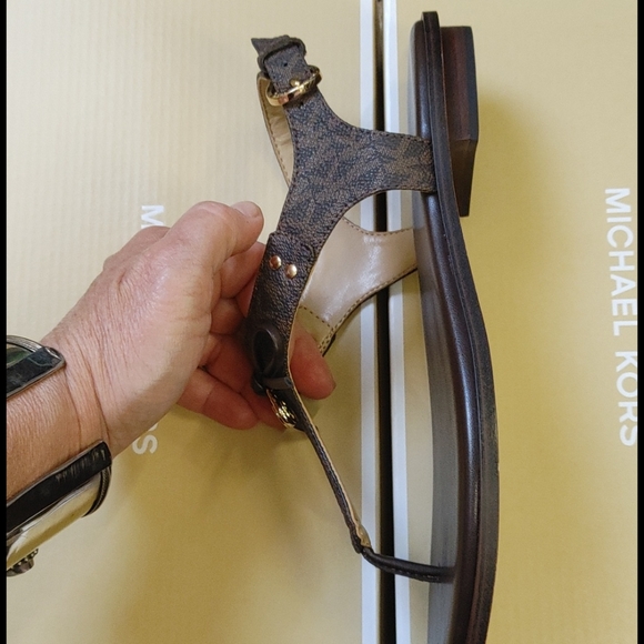 New Michael Kors MK chocolate brown logo samdals - Picture 3 of 5